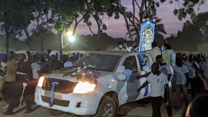 Procession  avec Notre Dame du Lac Togo